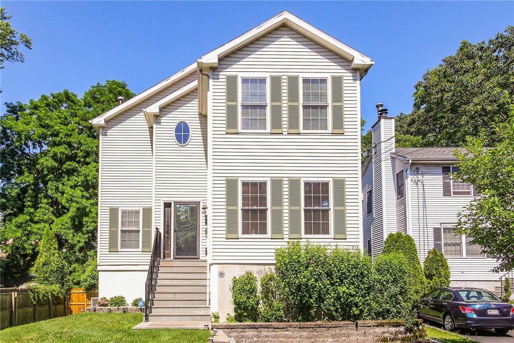 1 of 1 - 14 Stoneham Place, White Plains, NY