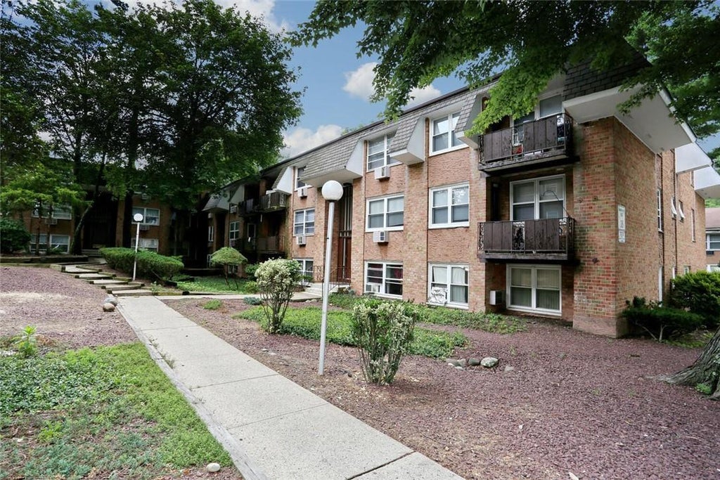 1 of 1 - 180 Kearsing Parkway # A, Monsey, NY