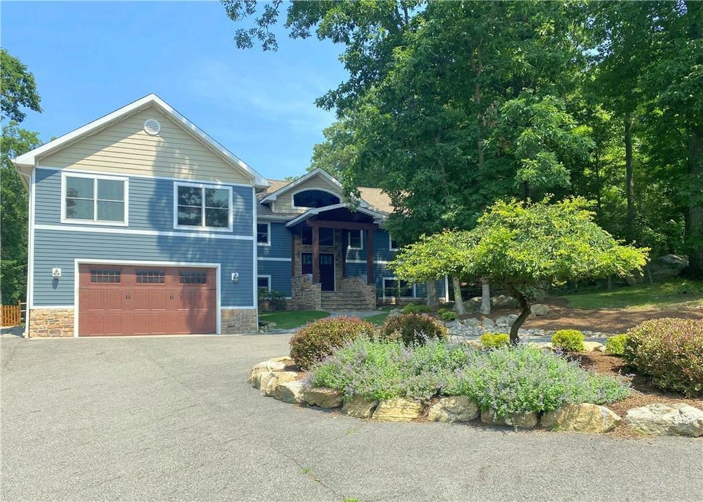 1 of 1 - 8 Hazelwood Road, Sloatsburg, NY