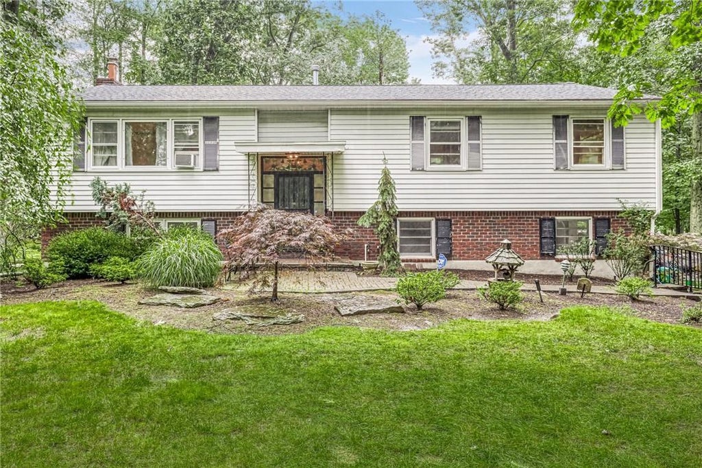 1 of 1 - 3 Forest Glen Court, Suffern, NY