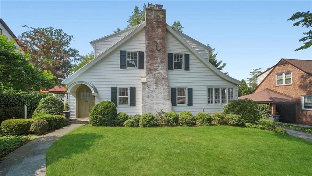 1 of 1 - 8 Parkview Court, White Plains, NY
