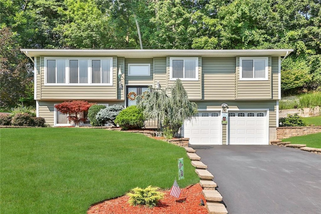 1 of 1 - 2 Burlingham Court, Stony Point, NY