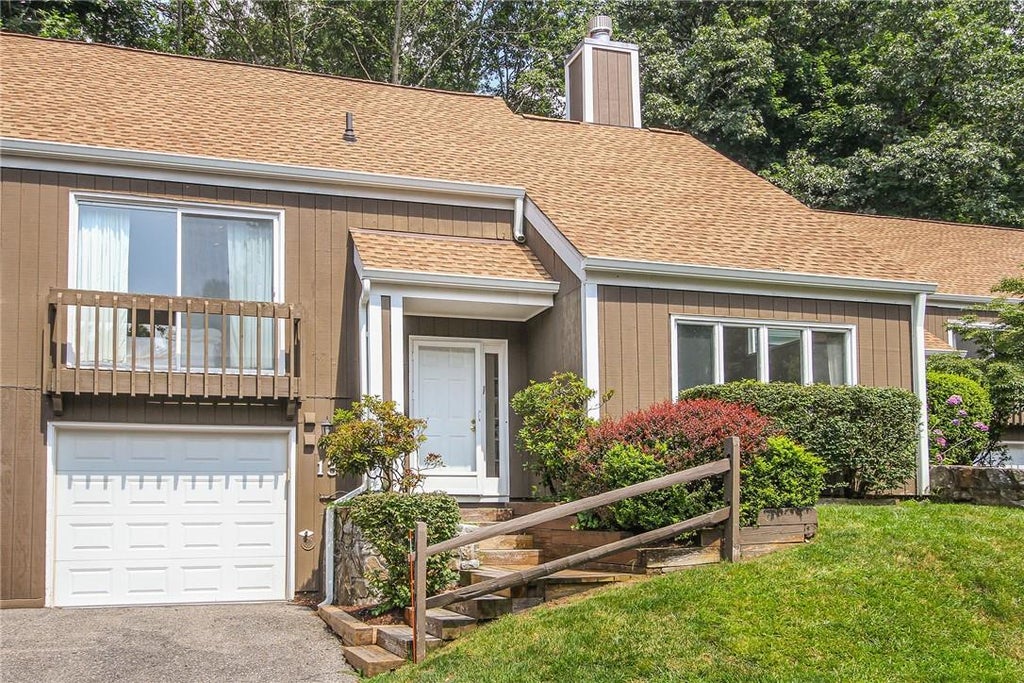 1 of 1 - 13 Pondview Close, Chappaqua, NY