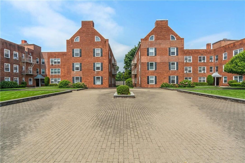 1 of 1 - 1815 Palmer Avenue # 1r, Larchmont, NY
