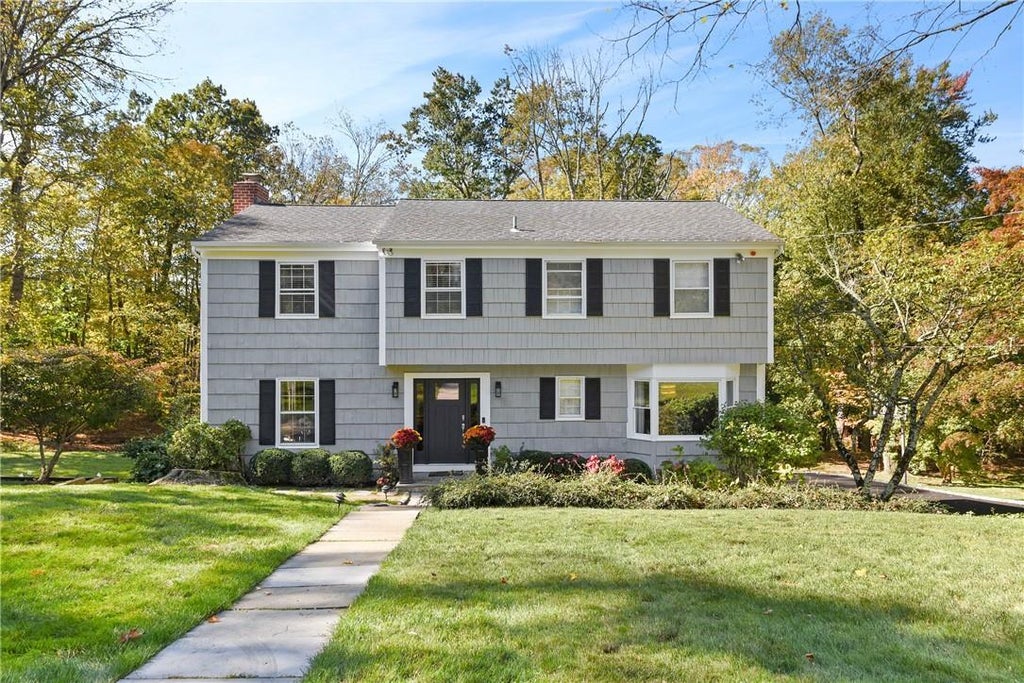 1 of 1 - 10 Carolyn Lane, Chappaqua, NY