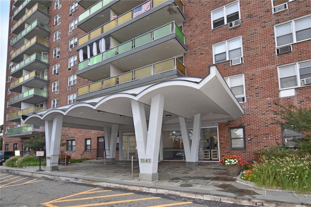 1 of 1 - 1841 Central Park Avenue # 7c, Yonkers, NY