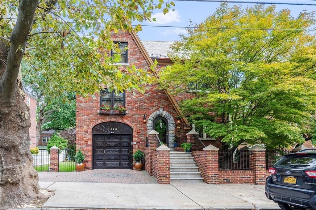 1 of 1 - 1916 Hering Avenue, Bronx, NY