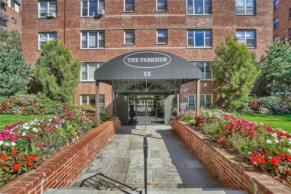 1 of 1 - 12 Westchester Avenue # 5h, White Plains, NY