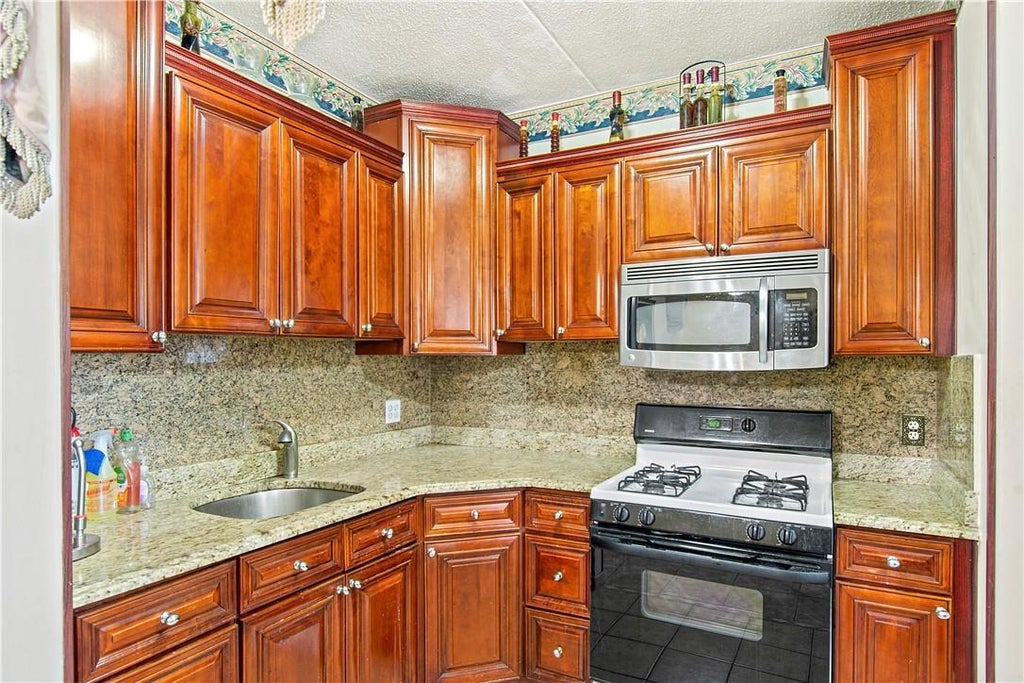 1 of 1 - 807 St Anns Avenue # 19b, Bronx, NY