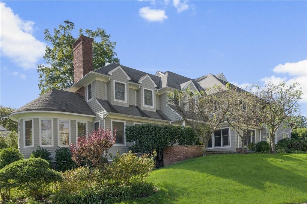 1 of 1 - 30 Park Avenue, Larchmont, NY