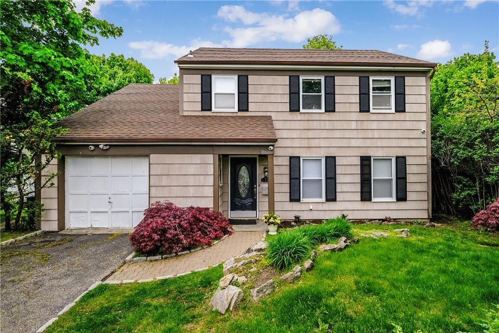 1 of 1 - 11 Deane Place, Larchmont, NY