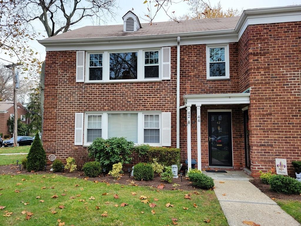 1 of 1 - 42 Lawrence Park Crescent # 42, Bronxville, NY