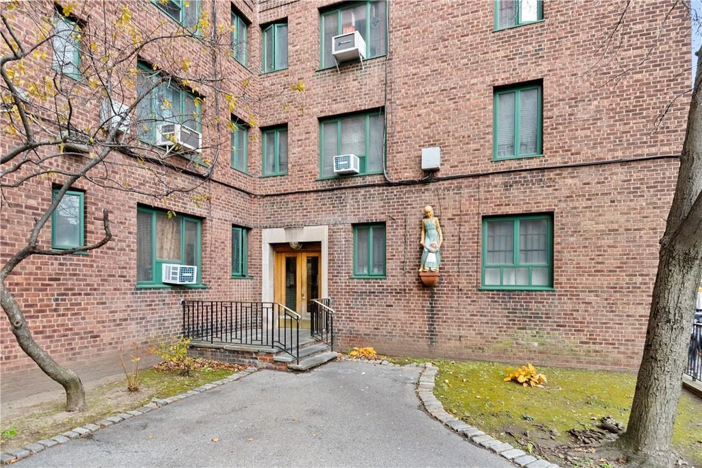 1 of 1 - 2059 Mcgraw Avenue # 12g, Bronx, NY