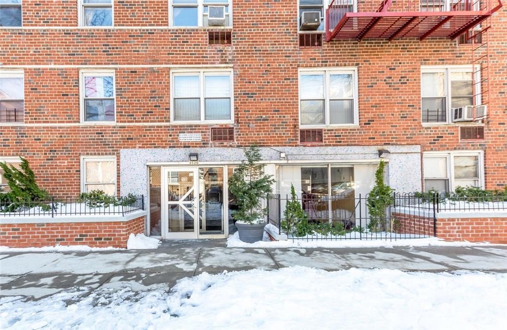 1 of 1 - 3520 Tryon # 701, Bronx, NY