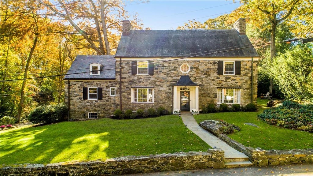 1 of 1 - 12 Oakdale Road, Larchmont, NY
