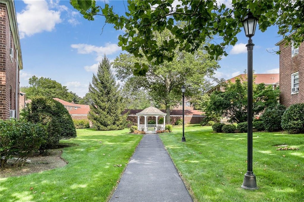 1 of 1 - 1 Bryant Crescent # 2f, White Plains, NY