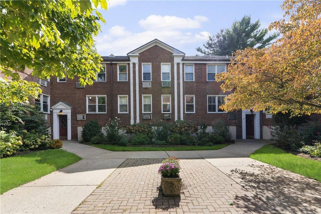 1 of 1 - 707 Palmer Court # 2f, Mamaroneck, NY