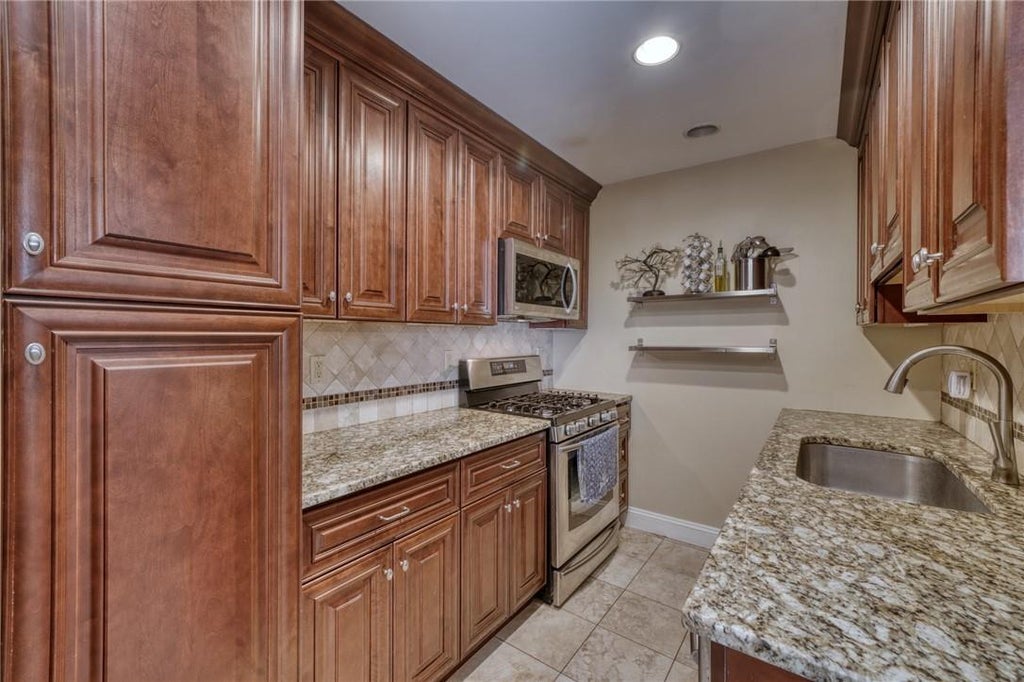 1 of 1 - 37 Vista Drive, Nanuet, NY