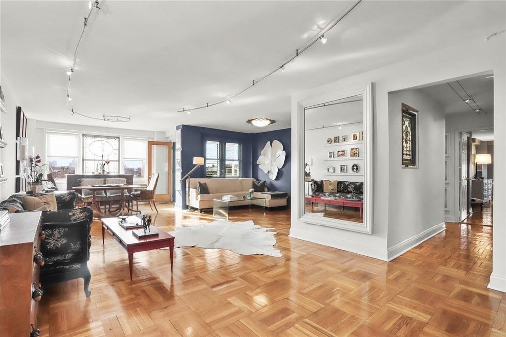 1 of 1 - 3 Washington Square # 3b, Larchmont, NY