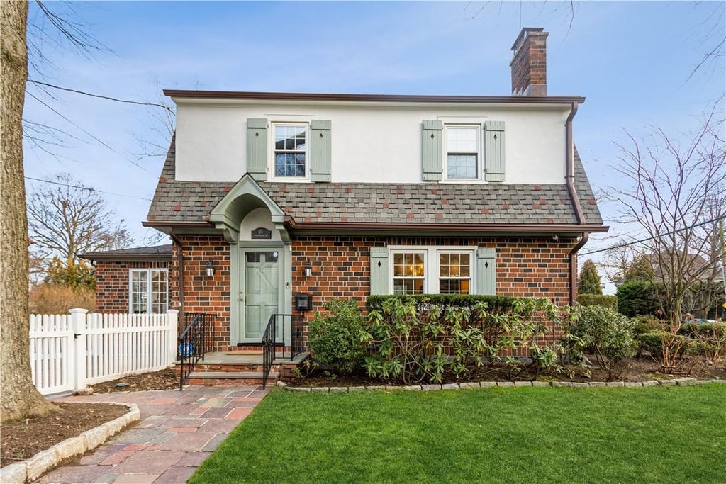 1 of 1 - 25 Vanderburgh Avenue, Larchmont, NY