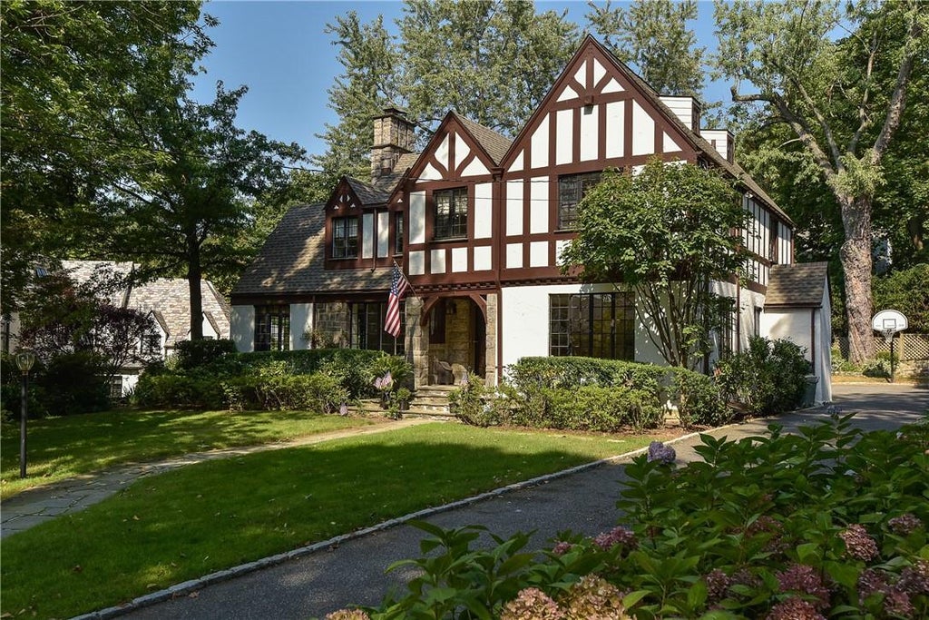 1 of 1 - 21 Homesdale Road, Bronxville, NY