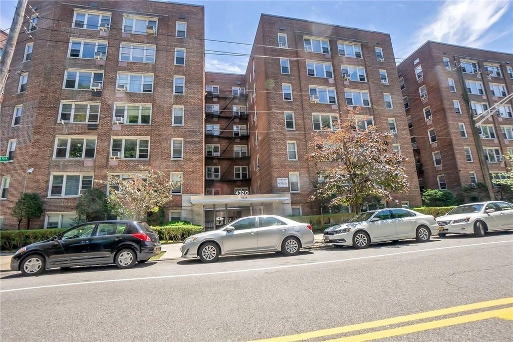 1 of 1 - 4320 Van Cortlandt Park # 2b, Bronx, NY