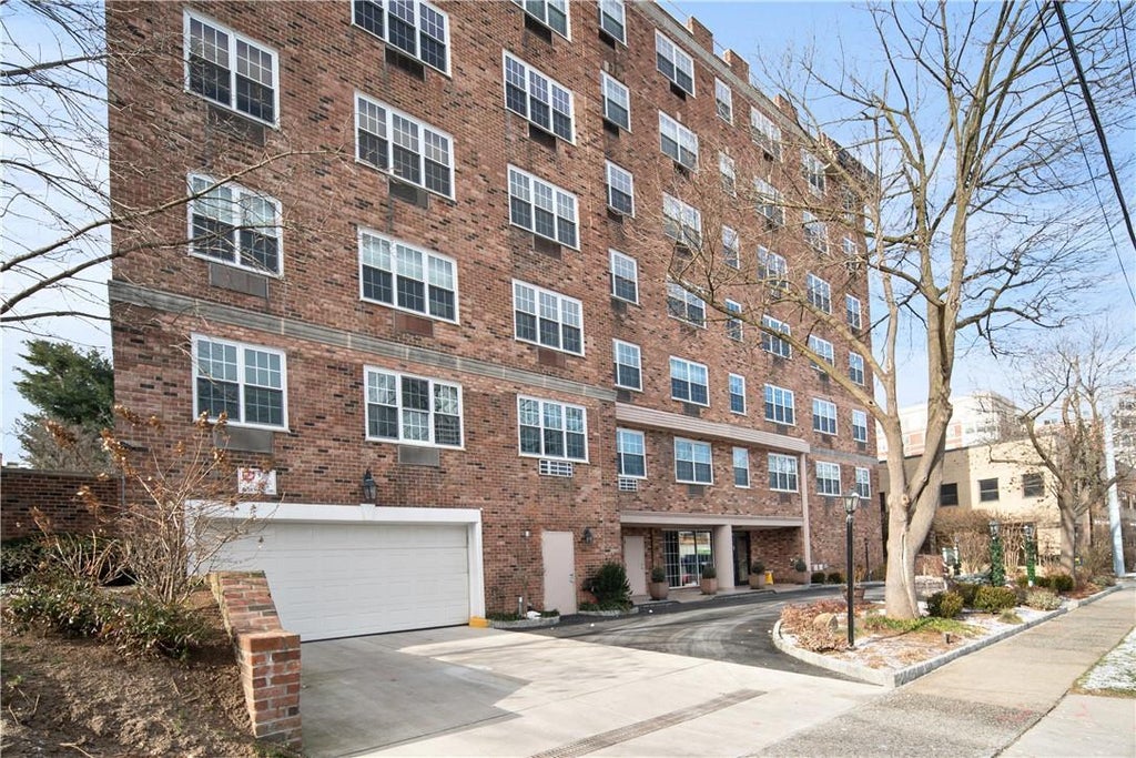 1 of 1 - 2 Old Mamaroneck Road 5e, White Plains, NY