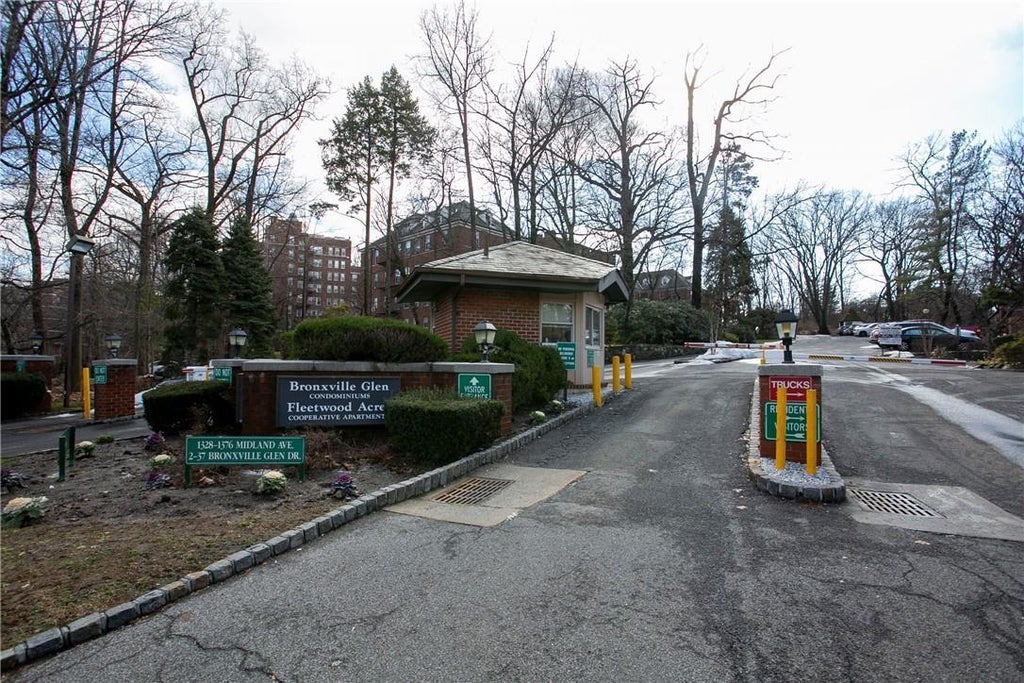1 of 1 - 1376 Midland Avenue # 407, Bronxville, NY