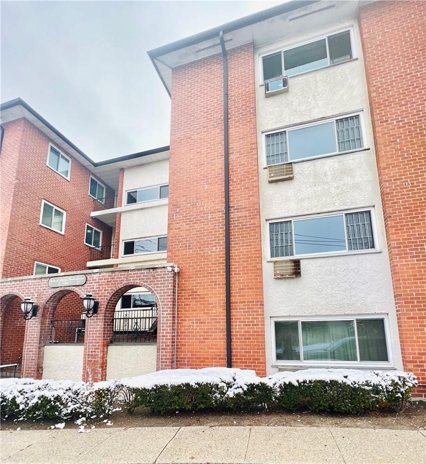 1 of 1 - 900 Midland Avenue # D3, Yonkers, NY