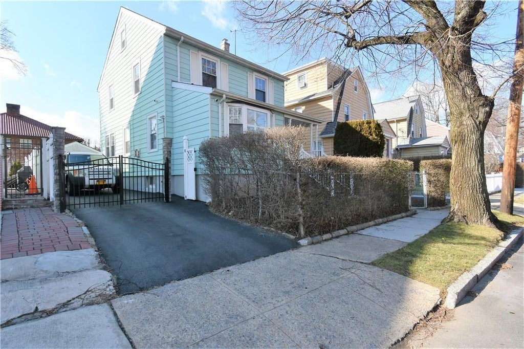 1 of 1 - 416 Hancock Avenue, Mount Vernon, NY
