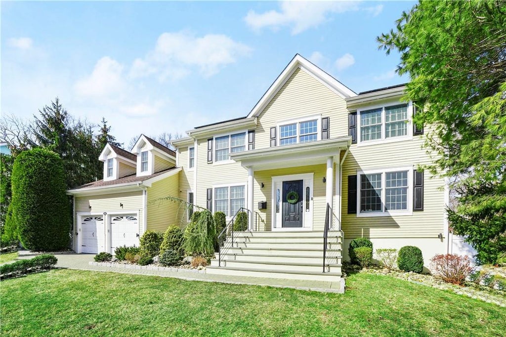1 of 1 - 32 Emerson Point, New Rochelle, NY