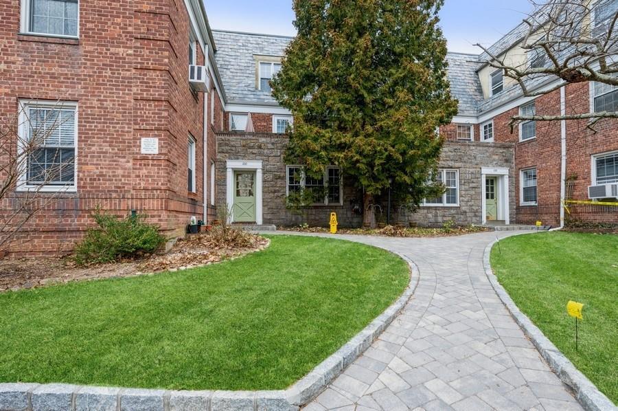 1 of 1 - 100 Pinewood Road 2b, Hartsdale, NY