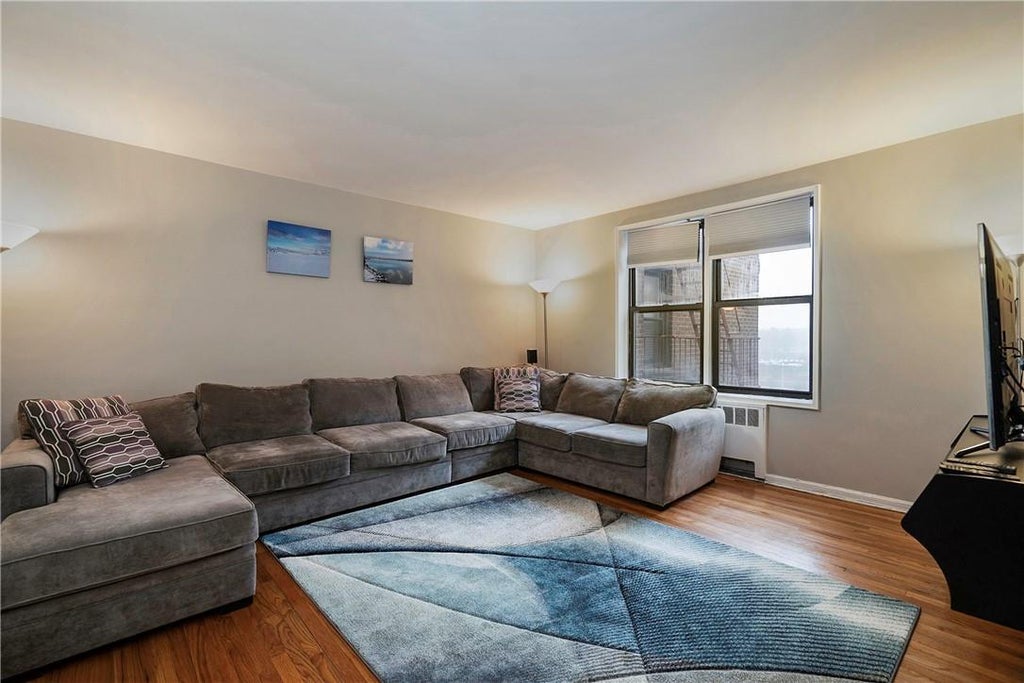 1 of 1 - 2 Windsor Terrace # 5f, White Plains, NY