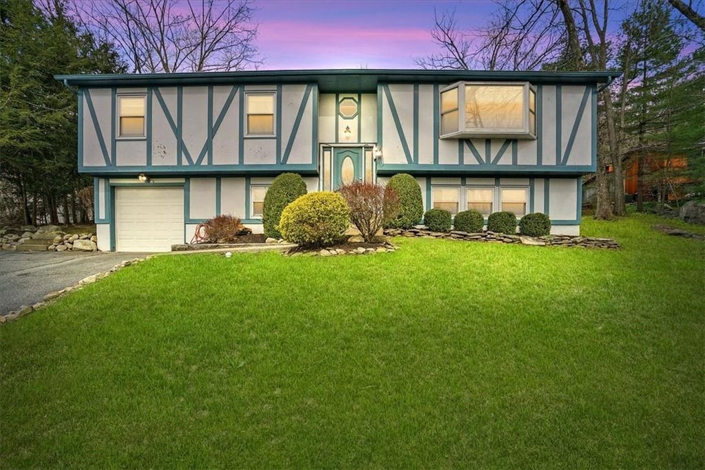 1 of 1 - 7 Overlook Drive, Sloatsburg, NY