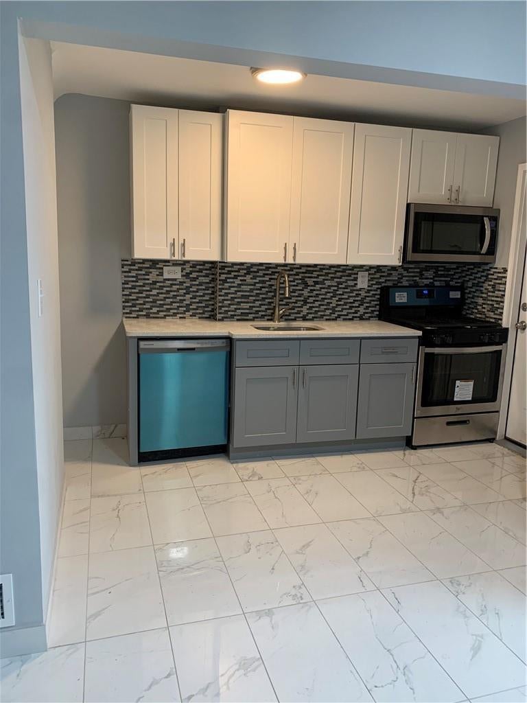 1 of 1 - 2913 Dewitt Place, Bronx, NY