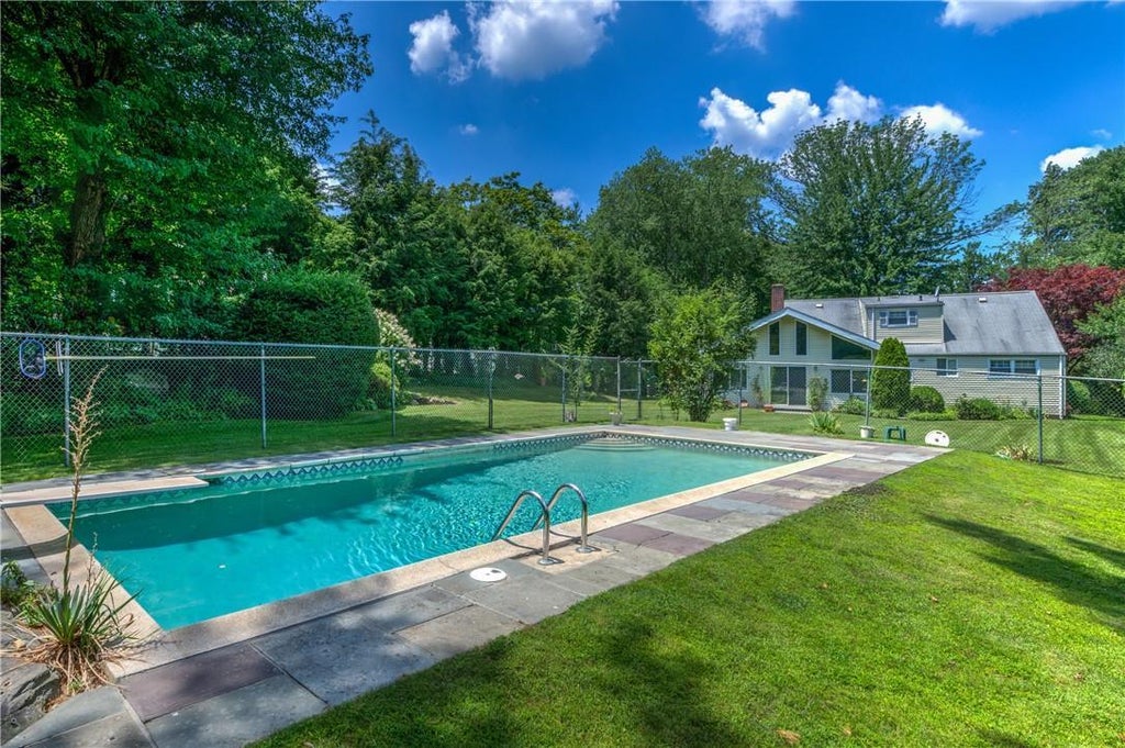 1 of 1 - 499 Wilmot Road, New Rochelle, NY