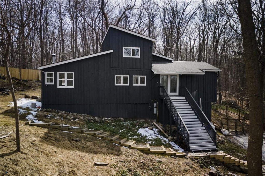 1 of 1 - 56 Chardavoyne Road, Warwick, NY