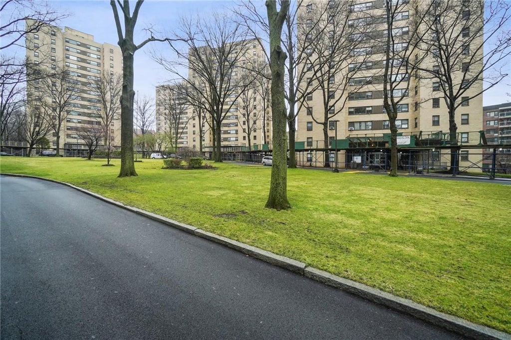 1 of 1 - 3 Fordham Hill Oval # 3c, Bronx, NY