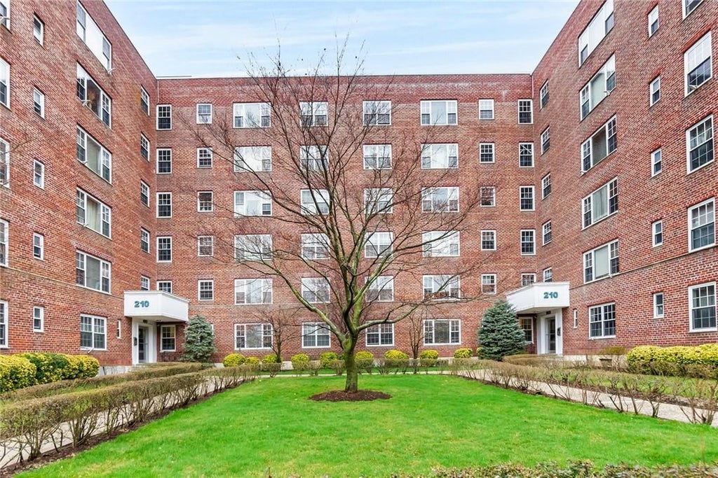 1 of 1 - 210 Pelham Road 6e, New Rochelle, NY