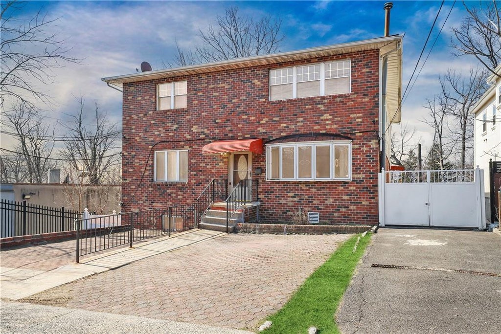1 of 1 - 295 Central Park Avenue, Yonkers, NY