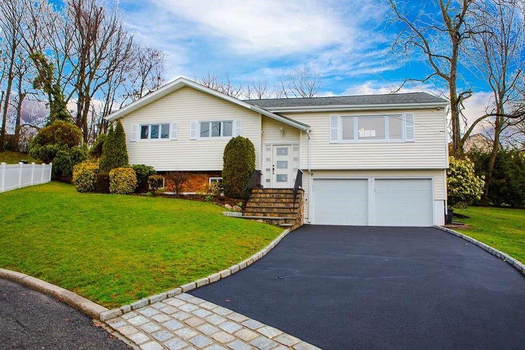 1 of 1 - 15 Appletree Lane, Scarsdale, NY