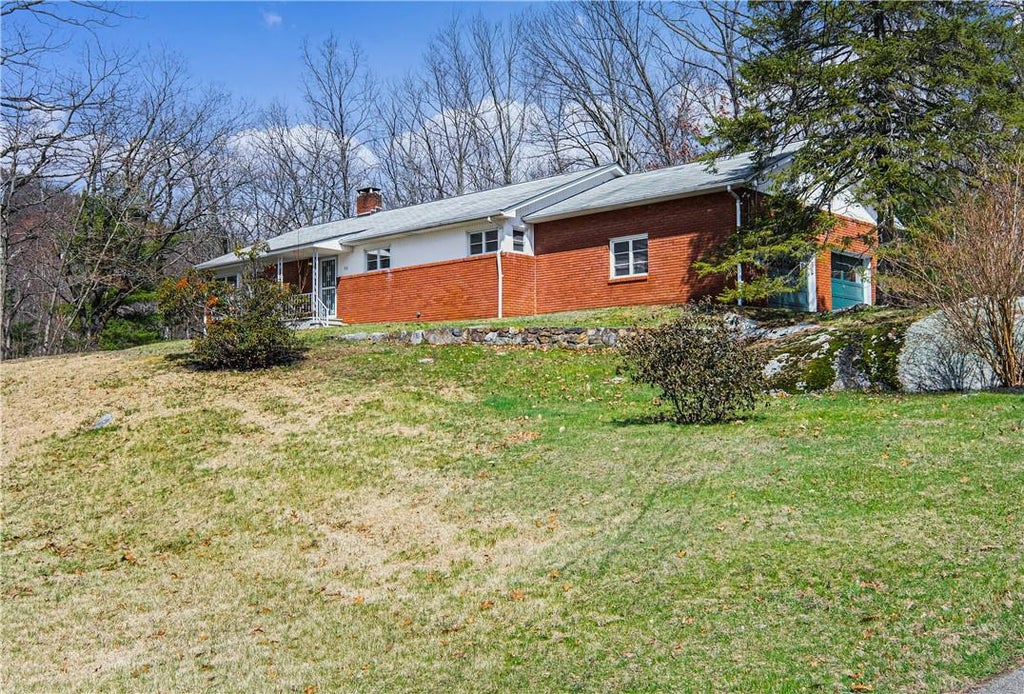 1 of 1 - 26 Walker Road, Highland Falls, NY