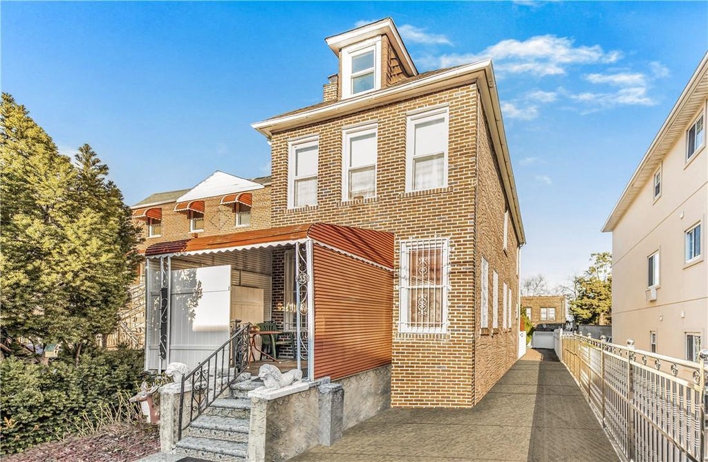 1 of 1 - 2558 Yates Avenue, Bronx, NY