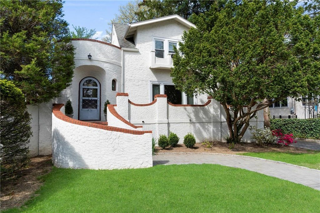 1 of 1 - 1096 Grant Avenue, Pelham, NY