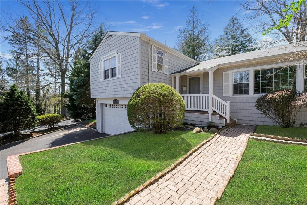 1 of 1 - 8 Berkeley Lane, Scarsdale, NY