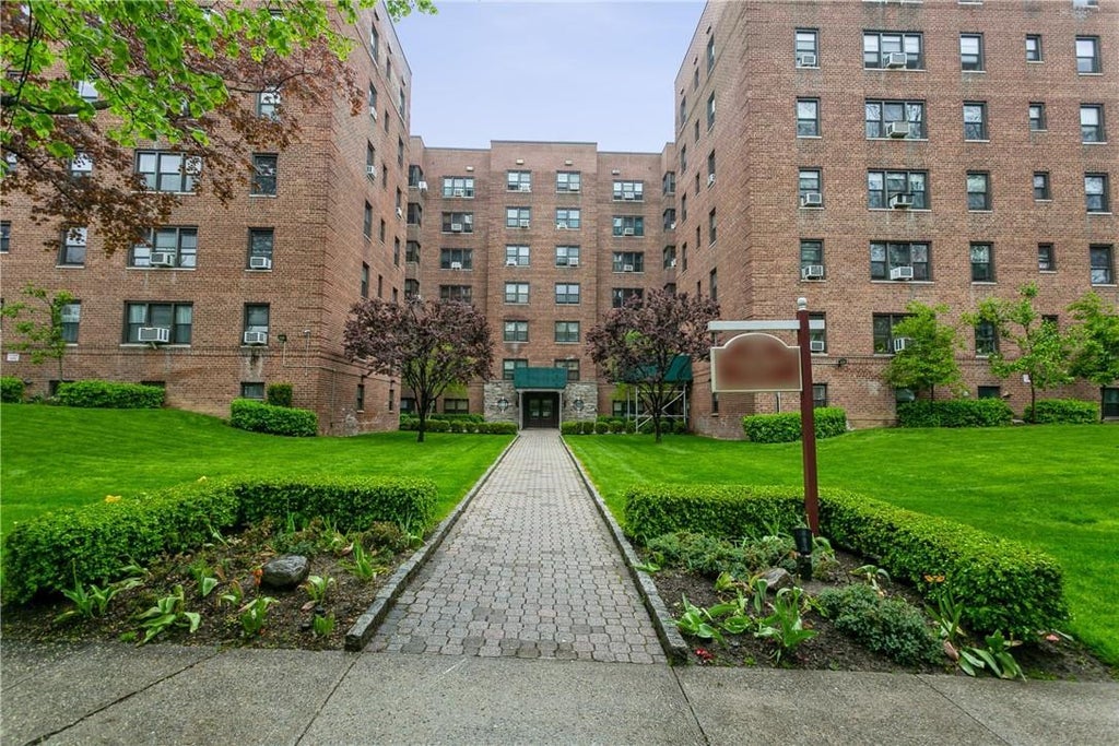 1 of 1 - 505 Lincoln Avenue # 321, Mount Vernon, NY