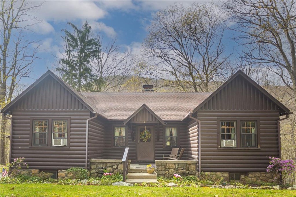 1 of 1 - 7 Fieldstone Ridge, Cold Spring, NY