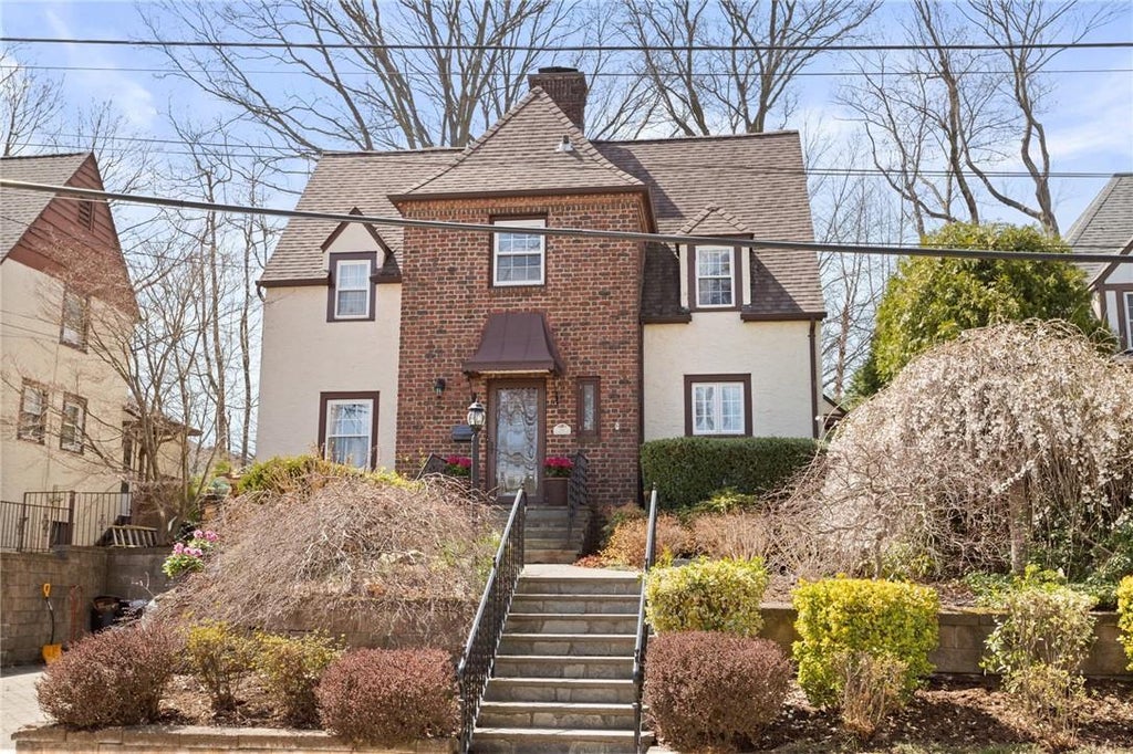 1 of 1 - 16 Bailey Place, New Rochelle, NY