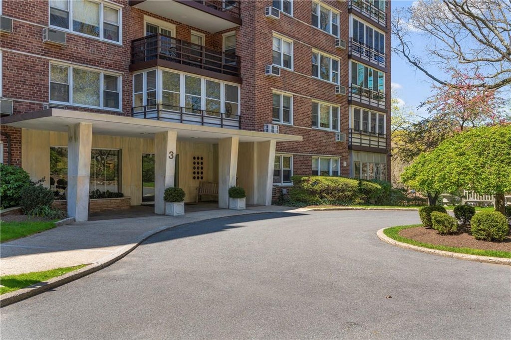 1 of 1 - 3 Washington Square # 5a, Larchmont, NY