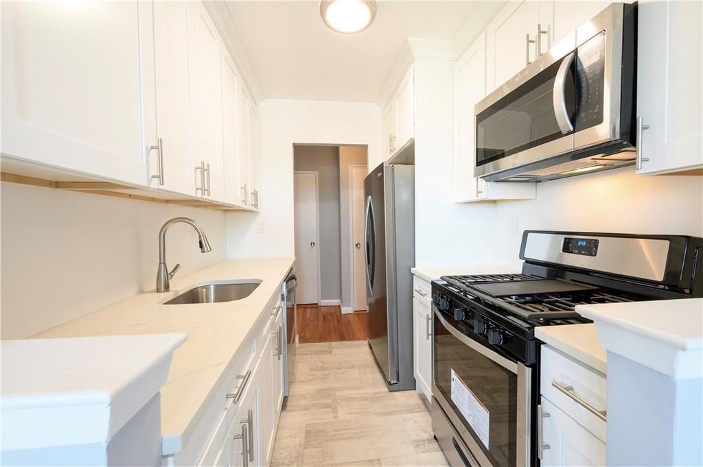 1 of 1 - 5 Sadore Lane # 7j, Yonkers, NY